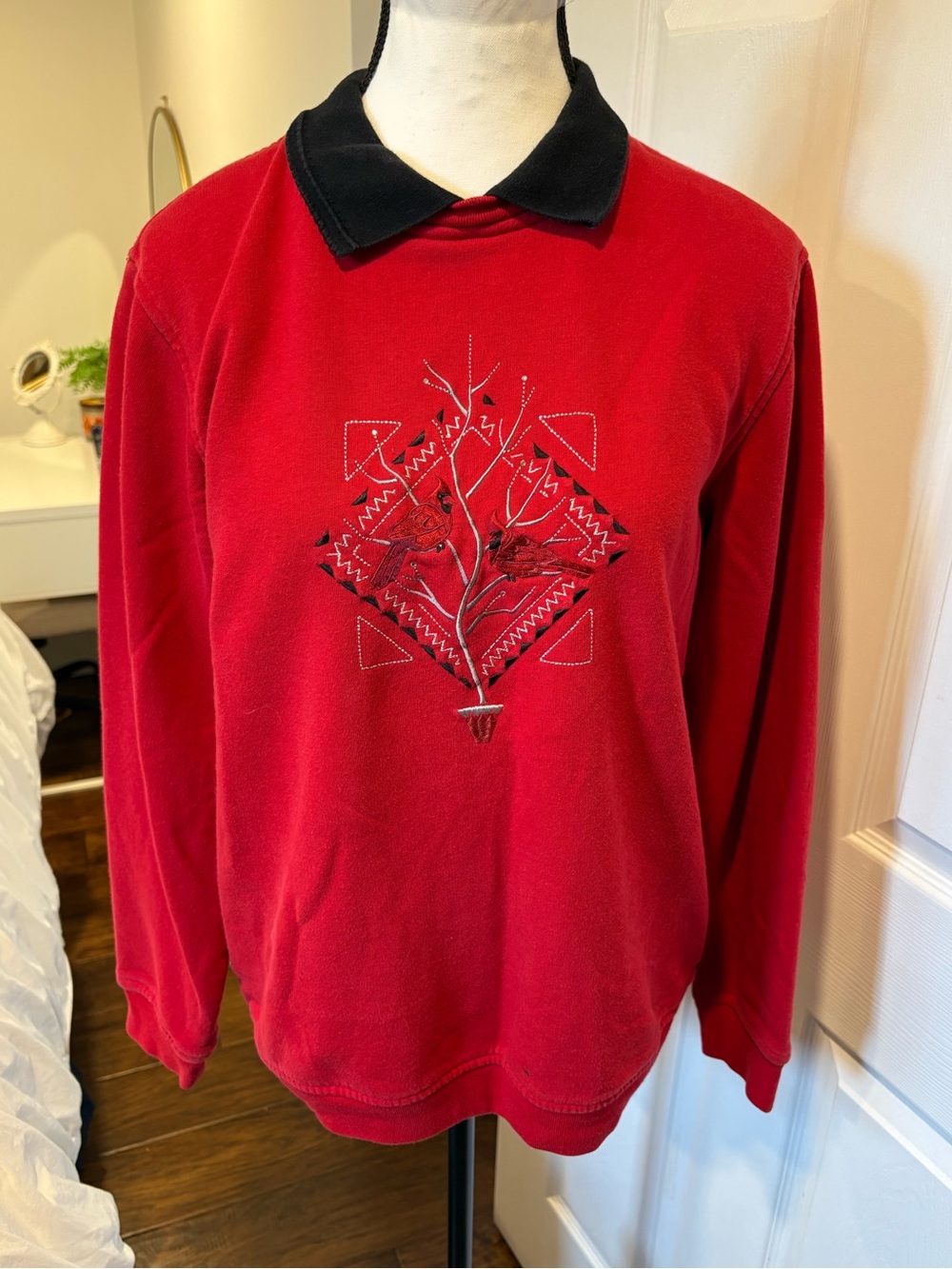 Northern Reflections Red Embroidered Cardinal Sweatshirt Small